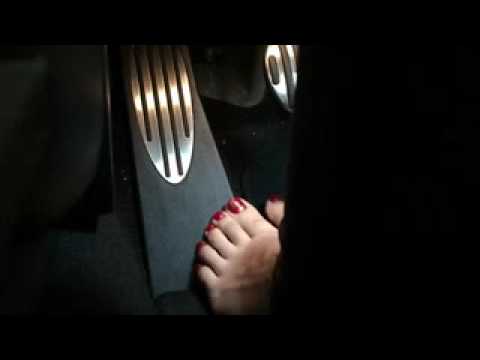 運転ははだしで違反にならない？メリットやデメリットもご紹介！