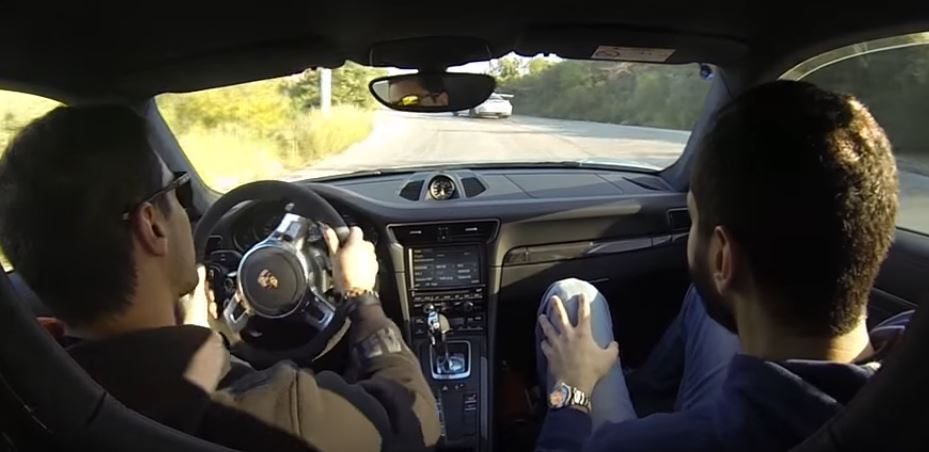 ポルシェ「911GT3」と「911GT3RS」がドリフトバトル。「911GT3」車内からの臨場感が半端ない【動画有】