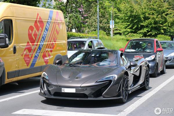 ジュネーブにて、何ともセクシーなブラウンカラーのマクラーレン「P1」が目撃に