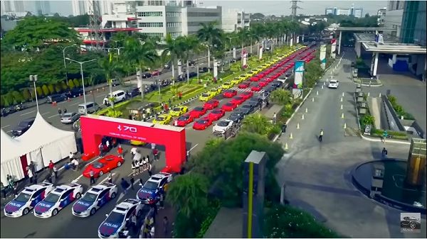 インドネシアにて、フェラーリ創立70周年イベントが開催。130台ものフェラーリが集まり圧巻のスケール【動画有】