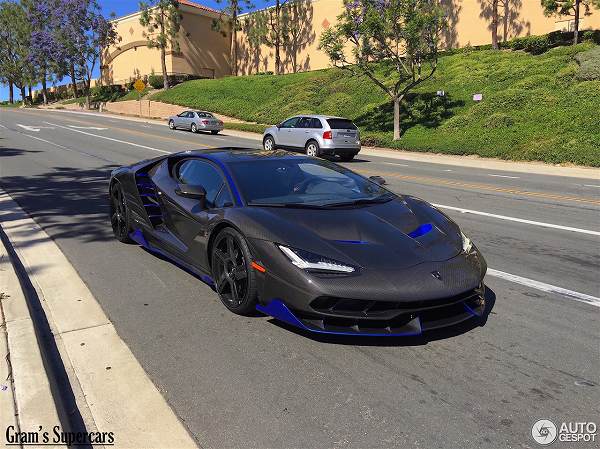 アメリカにて1台目の納車となったランボルギーニ「チェンテナリオ」が公道にて走る。明らかに周りと雰囲気が違い過ぎる件
