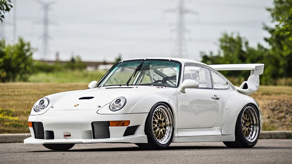 世界限定11台のみの超レアなポルシェ「911GT2 Evo」がオークションに登場。落札価格は1.7億円【動画有】
