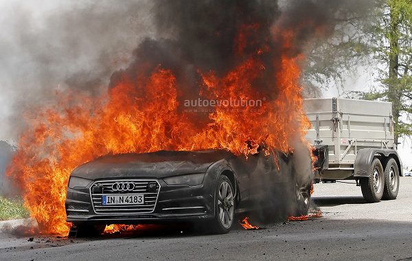アウディ「A7」のテスト車両が大炎上。エンジンから燃料が漏れた恐れ有り
