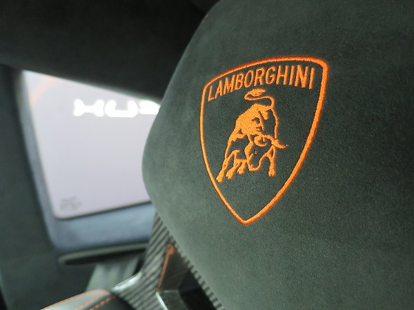 ランボルギーニ大阪さんにて、「ウラカン・ペルフォルマンテ」を見てきました【インテリア編】