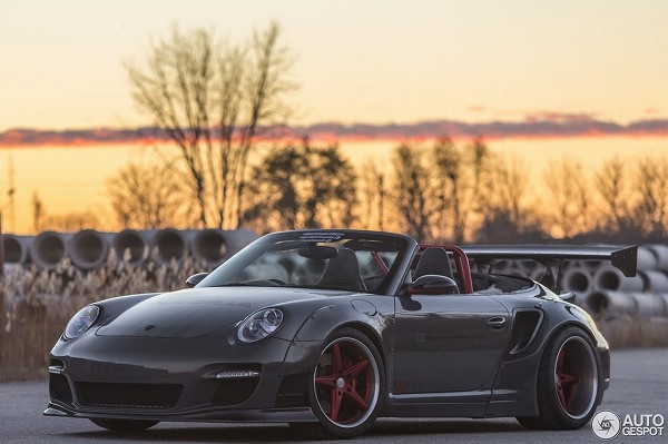 アメリカにて、ポルシェ「911(997)ターボ・カブリオレ」のLB仕様が目撃に