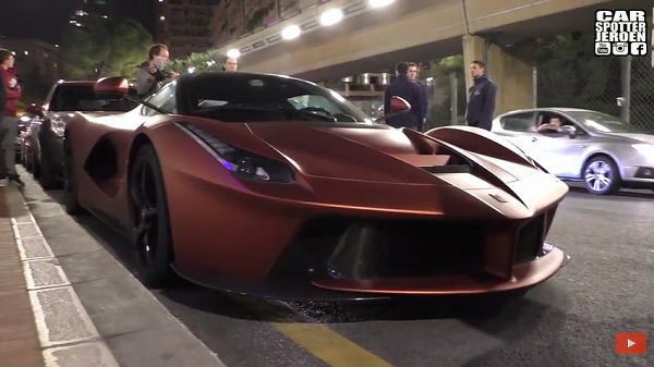モナコにて、マットブロンズのワンオフモデル「ラ・フェラーリ」が登場。人がどんどん吸い寄せられている件【動画有】