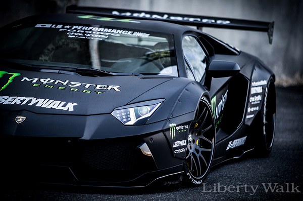 8月20日(日)は三段池公園にて福知山大陸が開催。スーパーカー多数・LB代表の加藤渉CEOも登場