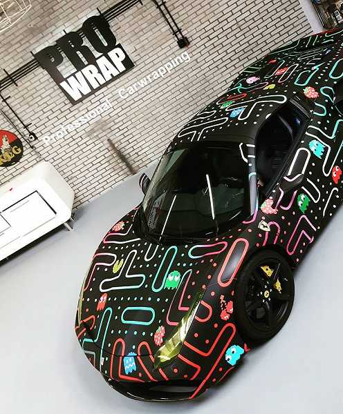 マットブラック＆パックマン風ラッピングしたフェラーリ「488スパイダー」。もはや自由すぎるデザイン