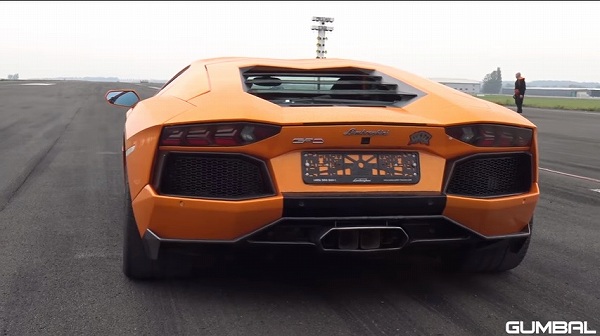 最高出力1,300馬力。ツインターボ化したランボルギーニ「アヴェンタドール」がハーフマイルレースに挑む【動画有】