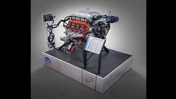 今度はダッジがヘルキャット仕様のV8エンジンのみを約230万円にて販売。おまけに3年間の保証付だ