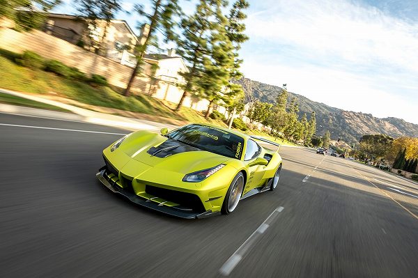 これ凄い。フェラーリ「488GTB」を「FXX K Evo」風にカスタム。カーボン露出のワイドボディ