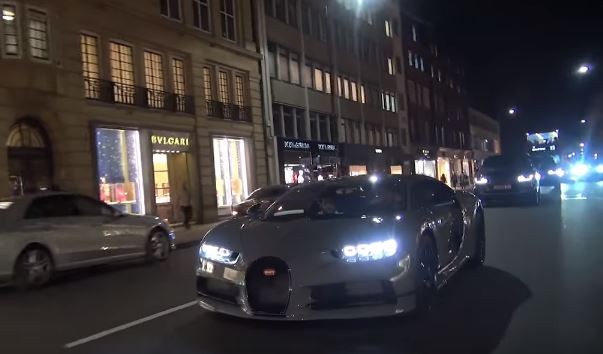 ロンドンにてブガッティ「シロン」とパガーニ「ウアイラBC」のコンボ。それを逃さないサイクリストユーチューバー【動画有】