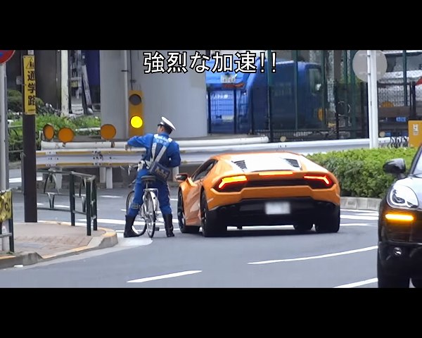 ランボルギーニ「ウラカン」がチャリ乗り警官に捕まる→海外ニュースにも取上げられることに【動画有】