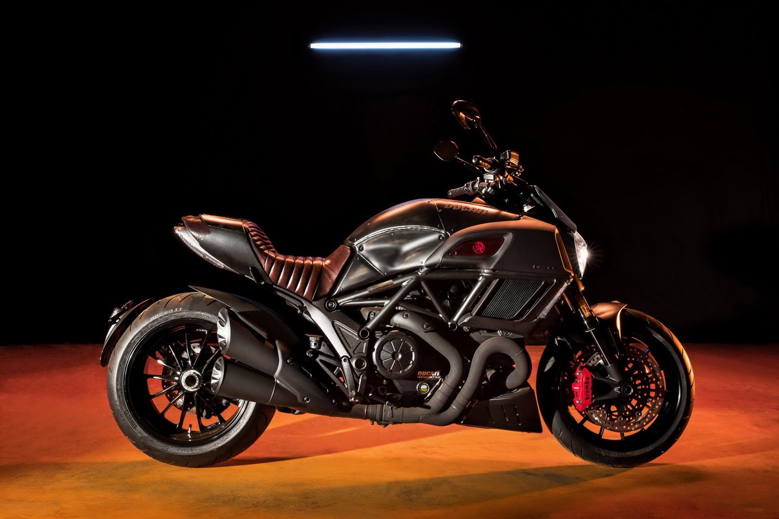 ディアベルとディーゼルがコラボしたDUCATI DIAVEL DIESEL登場。限定台数は悪魔の数字、666台