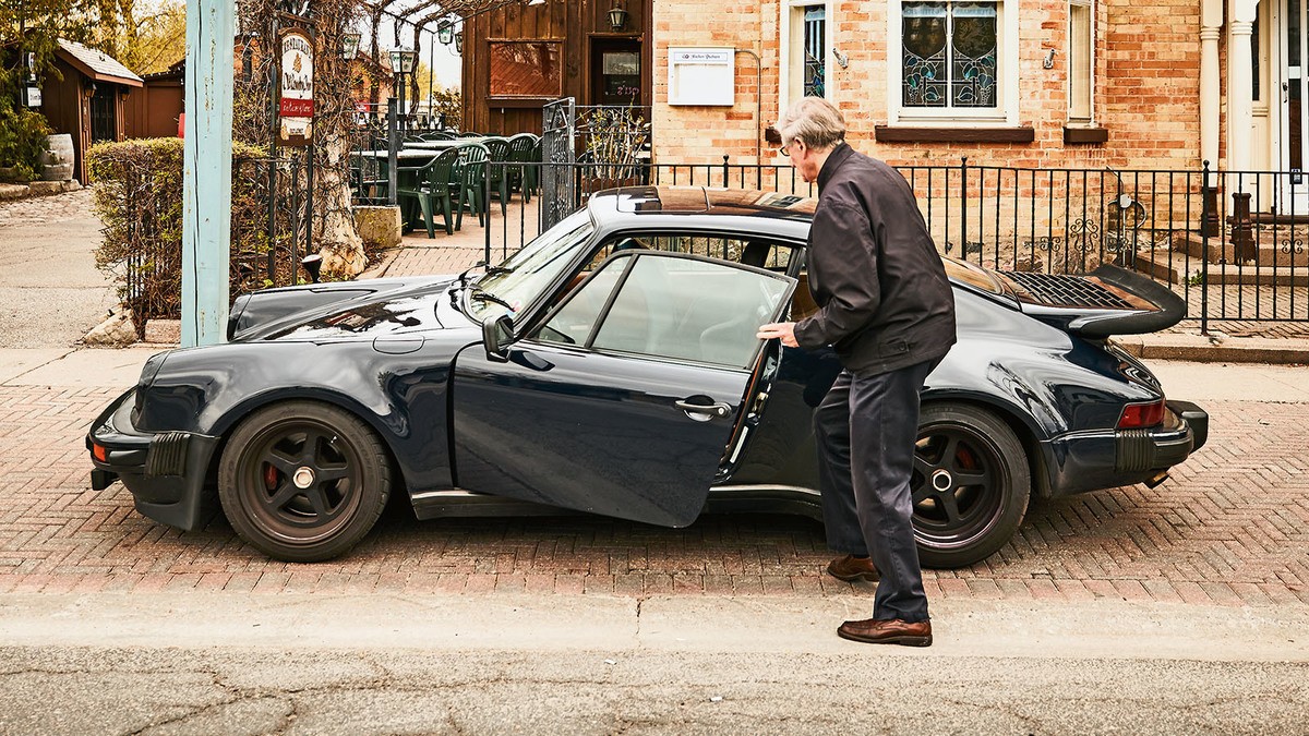ポルシェ930ターボを1976年に購入し毎日乗る男。現在の走行距離は116万キロ、まだまだ記録更新中
