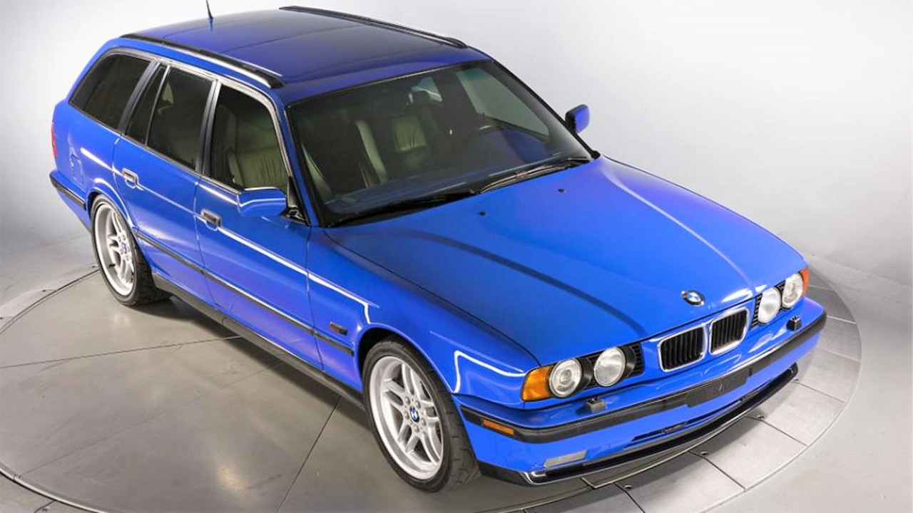 製造わずか891台、しかもこのカラーは2台だけ。超希少なBMW M5ワゴンが販売に
