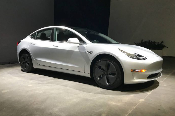 テスラ・モデル3の中古が新車価格の4.3倍、1700万円で登場→早速販売サイトから削除