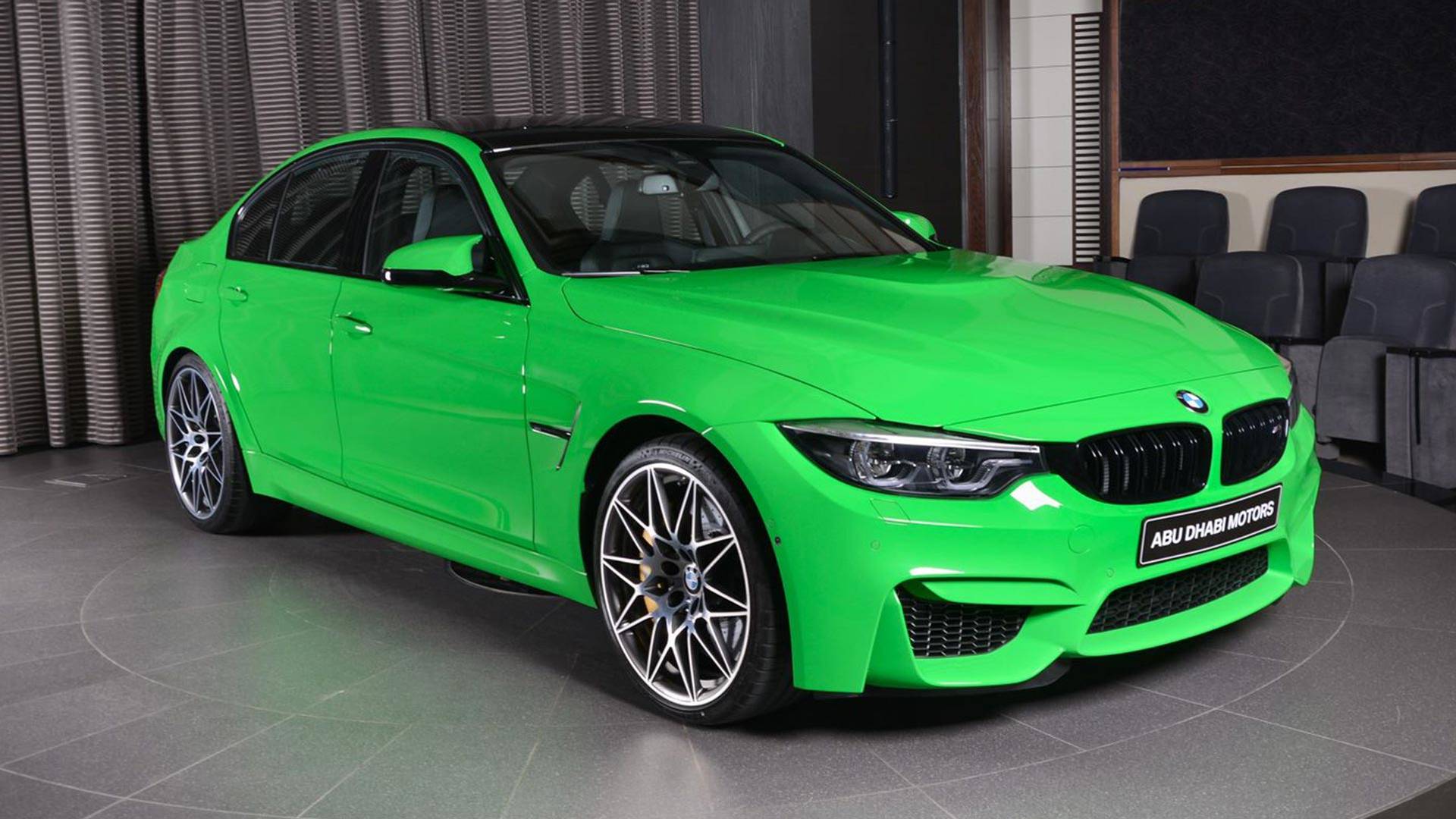 BMWアブダビが「ランボルギーニ純正」ボディカラー、”ヴェルデ・マンティス”のM3を公開