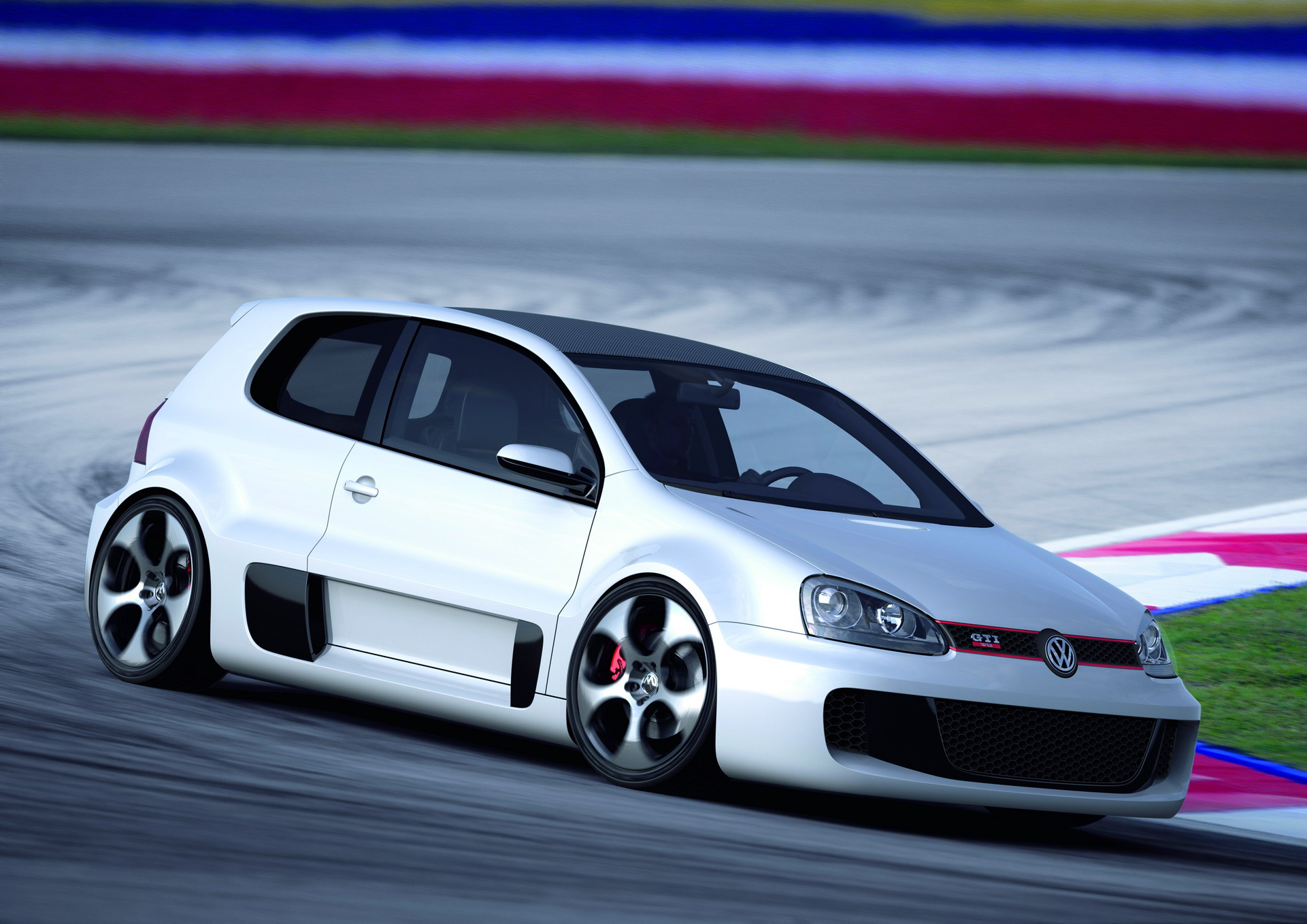 こんなコンセプトカーもあった。ベントレーの12気筒エンジンをリアに押し込んだ「ゴルフGTI W12-650」