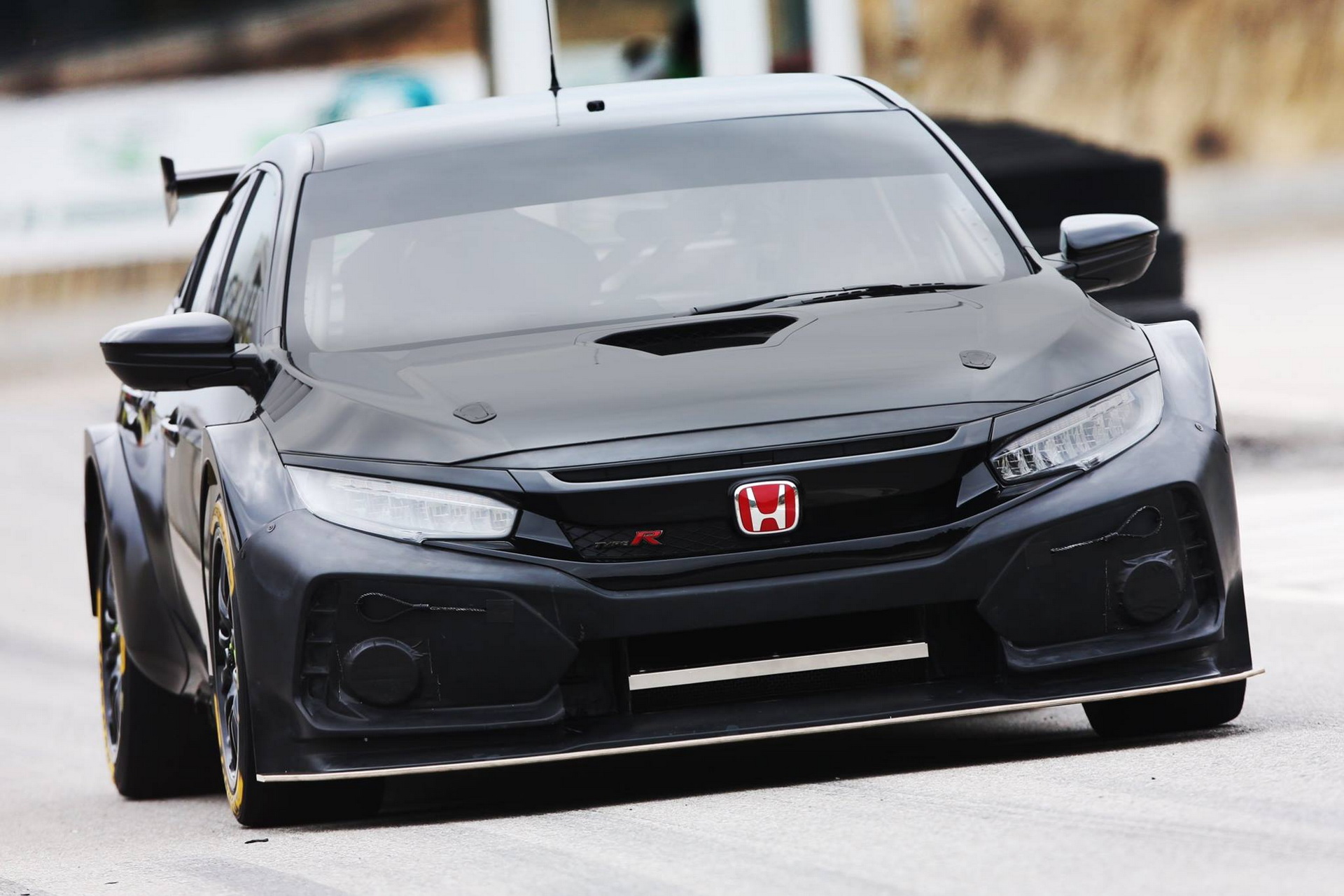 ホンダ・シビック・タイプRのBTCC参戦用車両が公開。このオーバーフェンダーはナイス