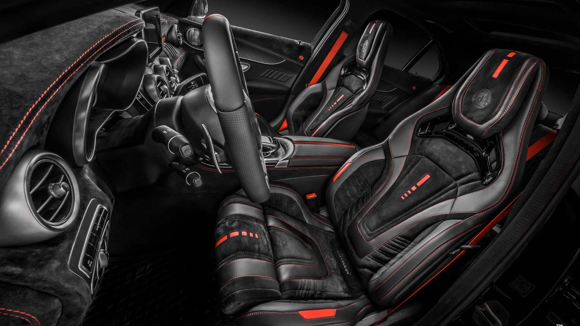 カーレックスがメルセデスAMG C43の内装カスタムを公開。とにかく「貼れる限りはレザー/アルカンタラを貼る」