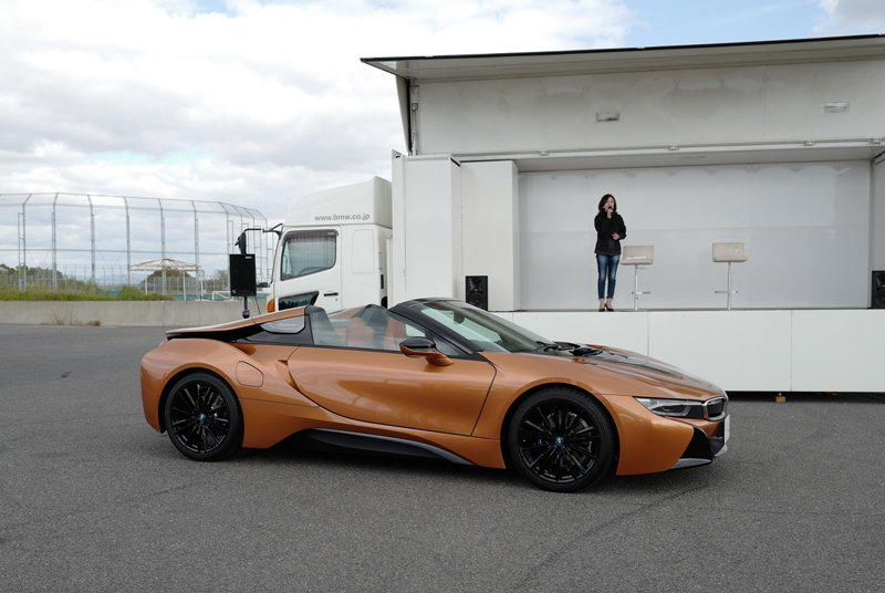 BMW i8ロードスターを見てきた！ボクが考える「最も乗り降りしにくいクルマ」はこうなっている