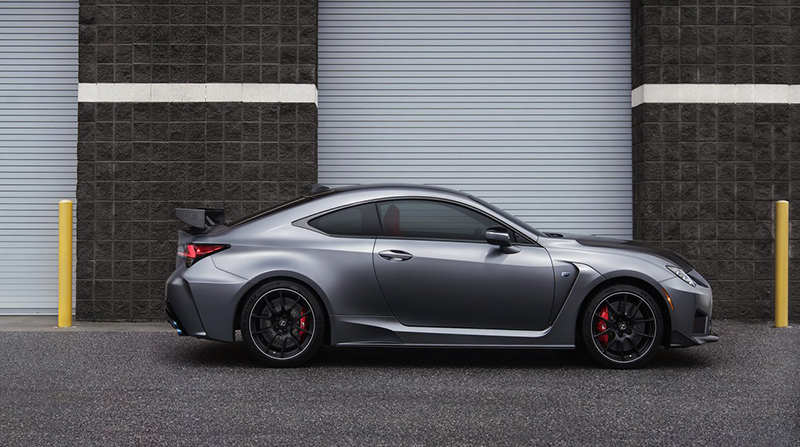 とても純正とは思えない!チューンドカー並の派手なエアロを持つレクサスRC F”パフォーマンスパッケージ”発表