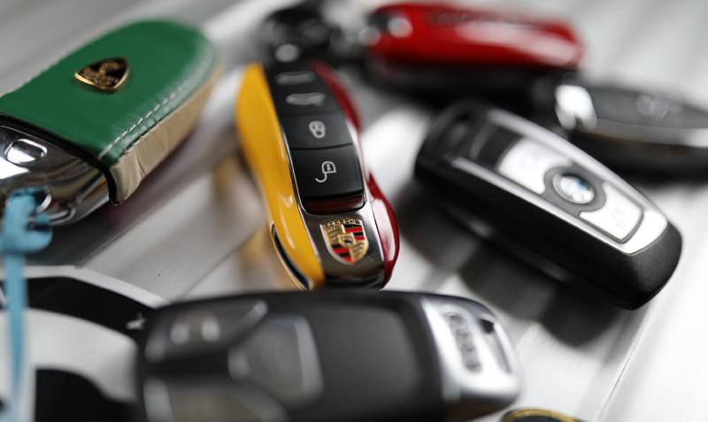 ポルシェが今後のエレクトリック計画について情報公開。カイエンや718のピュアEV化を行う可能性を示す反面、「万一EVが売れなかったとき」を考え、マカンEVに加えて現行マカンも併売