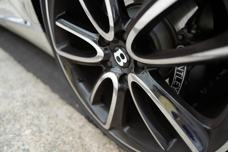 ベントレーはカリナンに対抗？「スポーツカーはもう作らない。GTとSUVに集中し、ベンテイガの上位モデルを発売する」