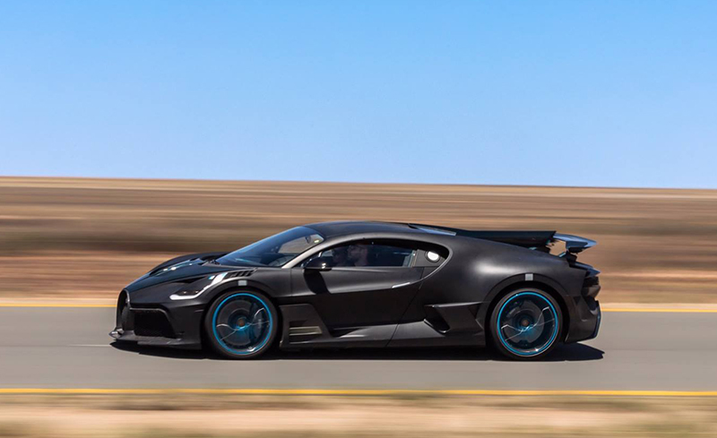 ブガッティが「ディーヴォ」のテスト風景を公開。発表は2018年8月なのにまだテスト中なのはなぜ？