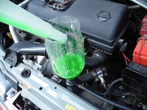 クーラント(ラジエーター液)を交換する時期や方法、工具のご紹介！