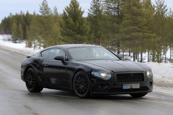2018年モデル：ベントレー「コンチネンタルGT」の開発車両を捕捉。プラグインハイブリッドもラインナップだ