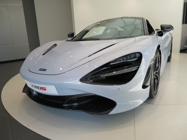 アメリカ版Autoblogが2017年上半期のベスト・スポーツカー9台を選出。全て最新モデルも、それぞれの個性を明確に表現
