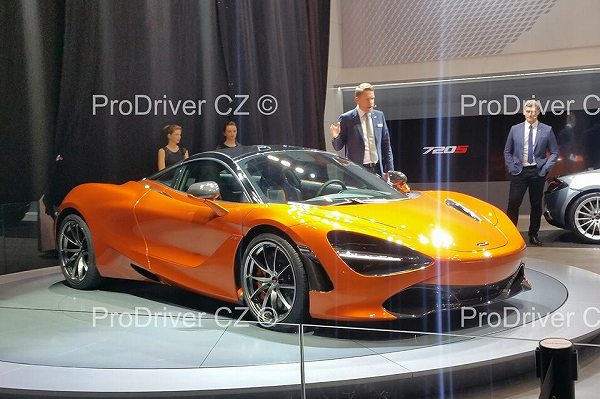ジュネーブにて、マクラーレン「720S」が遂にアンヴェール。このヘッドライトは一体？【動画有】