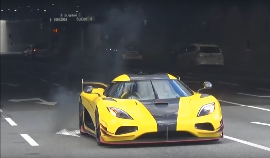 ケーニグセグ「アゲーラRS・ML」がイベント中にオーバーヒート。ドライバは「車に欠陥がある」と主張