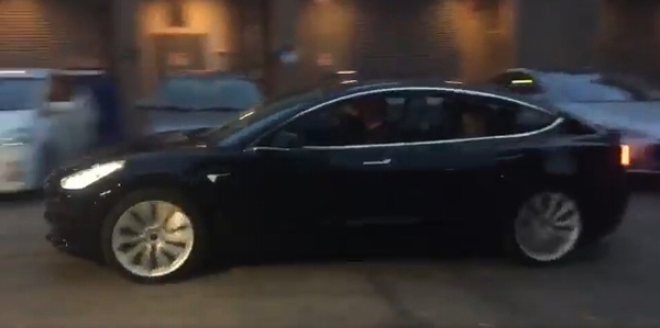 テスラCEOが「モデル3」の走行動画を公開に。期待度の高い「ベビー・モデルS」【動画有】