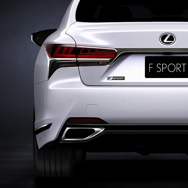 2018年モデル・レクサス「LS F SPORT」グレードが一部公開に。Fのロゴは他車種と差別化に