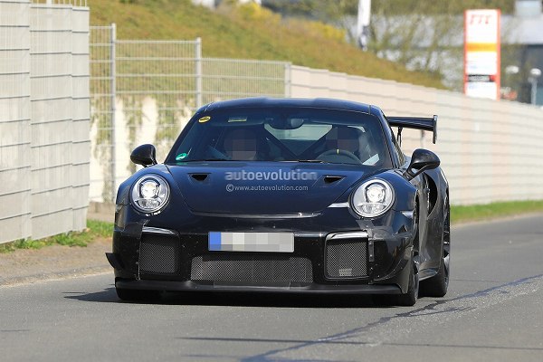 ブガッティ「シロン」よりも速い。ポルシェ「911GT2RS」の0-100km/hは驚異の2.4秒