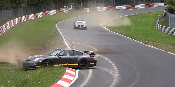 あっぶな！ニュルにて今度はポルシェ「911GT3」がクラッシュ寸前で何とか回避【動画有】