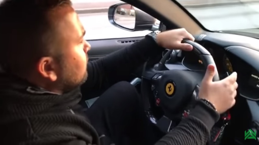 誇張の代表例。フェラーリ「458イタリア」のパドルシフト操作がやり過ぎな件【動画有】