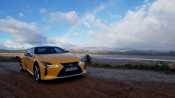 南アフリカにて、1台目のレクサス「LC500」が納車。ボディカラーは意外にもネープルスイエロー