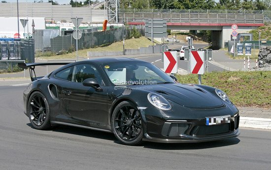 ポルシェの次期「911GT3RS」の開発車両を捕捉。まさかのマニュアル仕様も登場か？