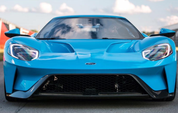 オーナーが所有するブルーカラーの「フォードGT」が公開に。ポルシェのリビエラブルーと同じ色合い？【動画有】