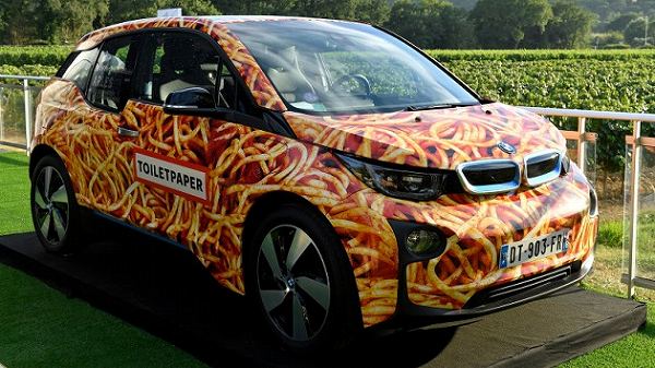 マジかよ。スパゲッティ柄のBMW「i3」がオークションにて1,300万円にて落札