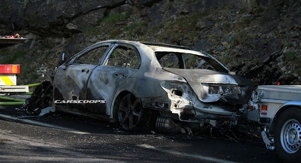 メルセデスベンツ「E350e」PHEVの開発車両がテスト走行中に原因不明の炎上