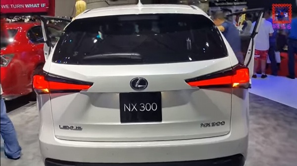 レクサス・新型「NX」のウィンカーはこう流れる。リヤウィンカーが思いのほか残念だった件【動画有】