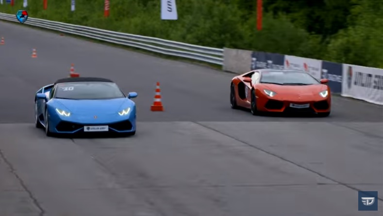 意外にも僅差。ランボルギーニのオープンモデル「ウラカン」vs「アヴェンタドール」が1/2レースにて接戦【動画有】