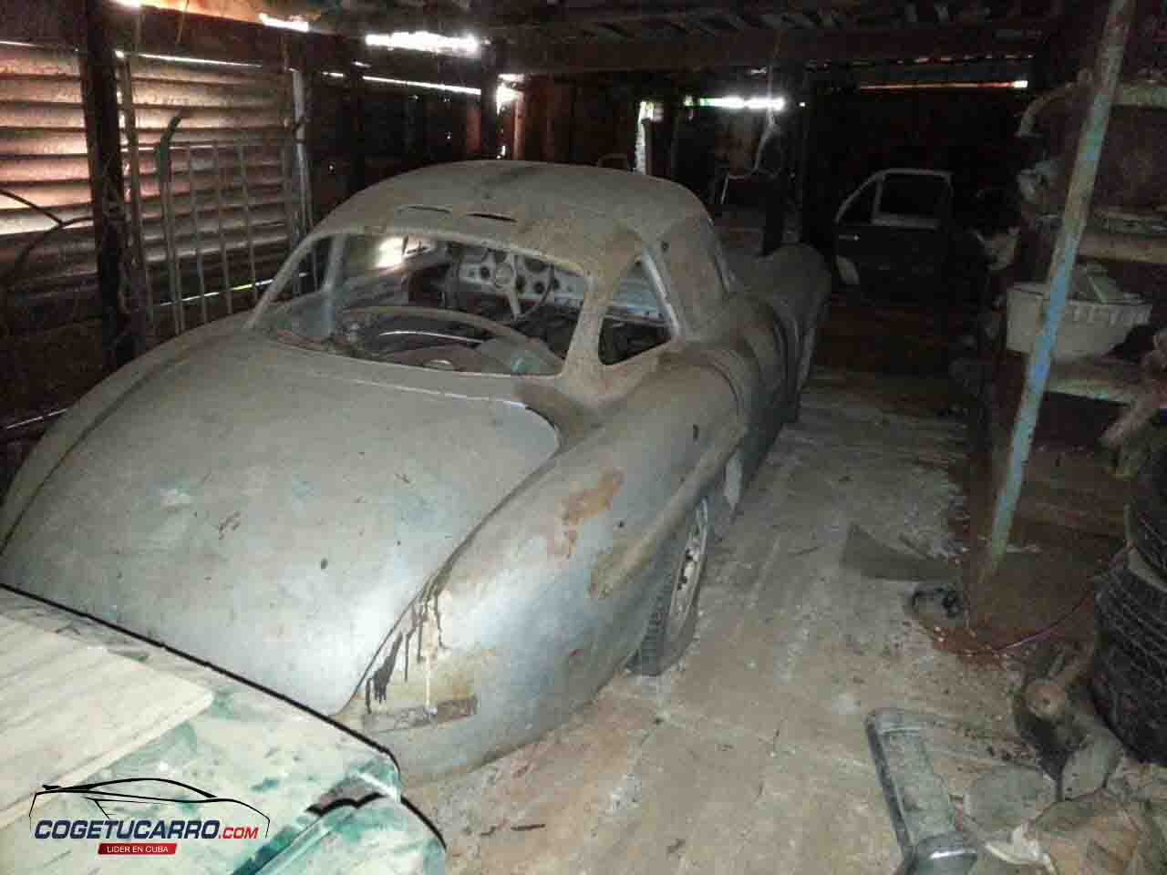 なぜここに？キューバの納屋にて、数億円のメルセデスベンツ「300SL」を発見
