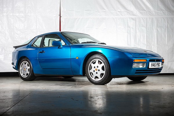排気量3Lながら4気筒エンジン。ポルシェ「944 S2クーペ」がオークションに登場