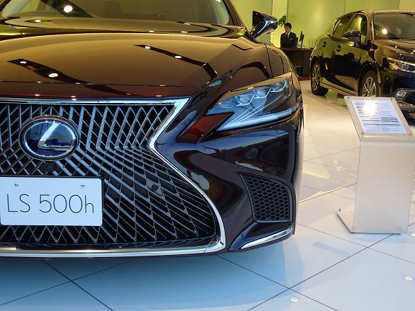 レクサス・新型「LS」が1か月で9,000台を受注。目標月販の15倍以上に